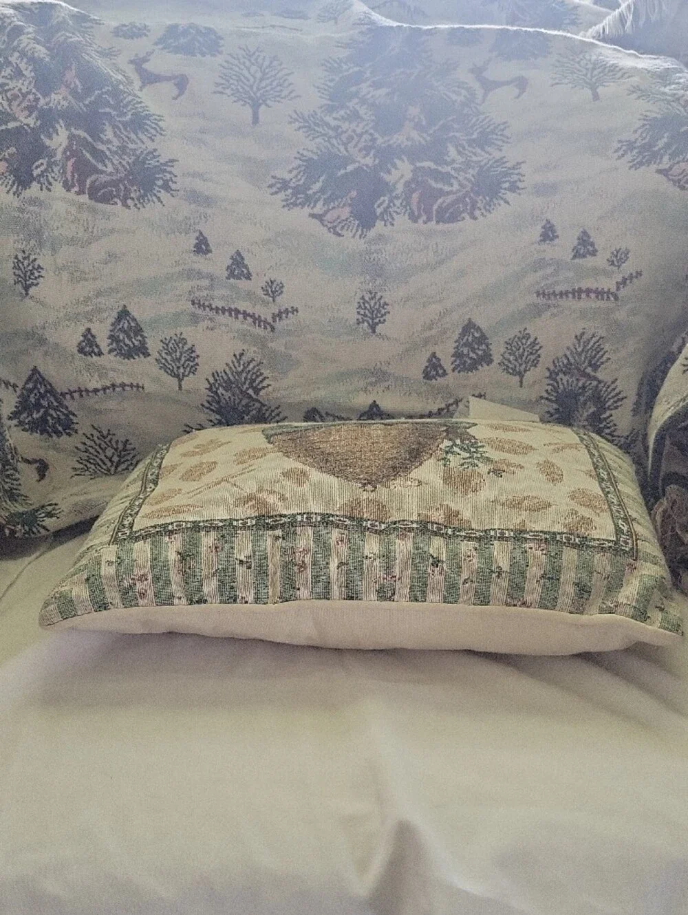 Pfaltzgraff Tapestry Pillow with Skep Beehive in Green and Beige Vintage 1997